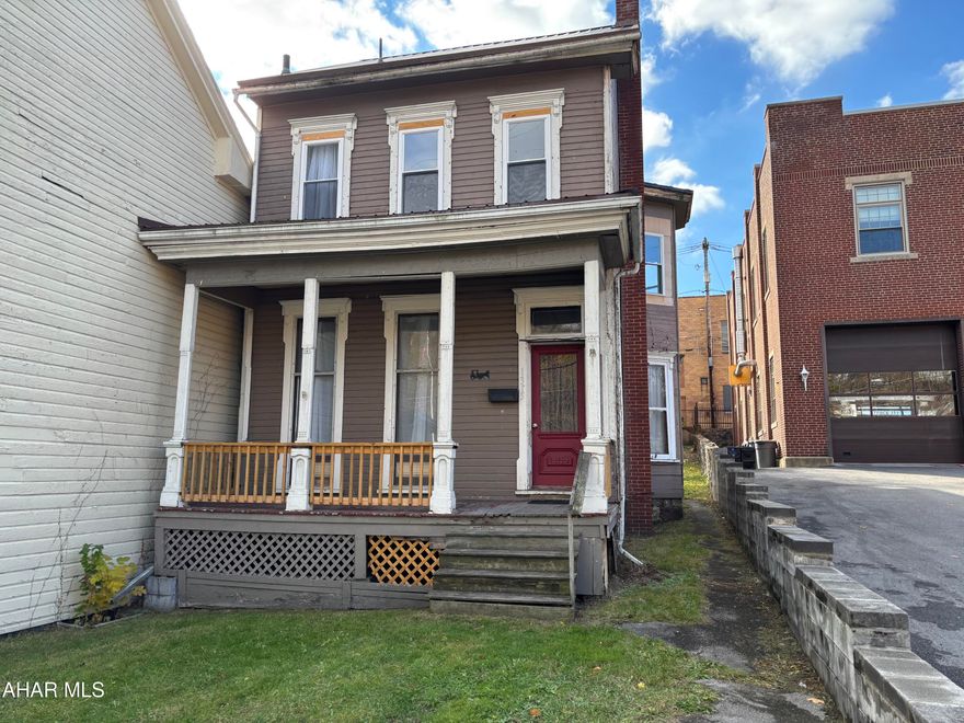 Welcome to your future home! This well-maintained 3-bedroom, 1-bathroom gem offers comfort, and the opportunity to make it truly your own.