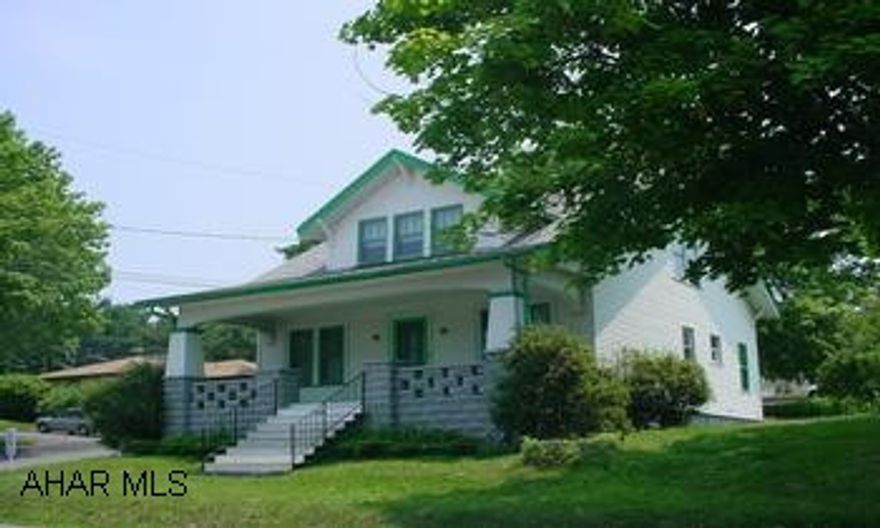 2 story w/natural woodwork throughout. Super Lots-75x120 & 62.5x120 -Highland Pk Area.. Oversized garage. Sellers must find suitable housing.  Approval of sellers' attorney may be needed on sales agreements. Natural woodwork - Super lot & location in Highland Park.  Oversized garage.  Sellers may need 90 day close - Sellers must find suitable housing.  LOOKING FOR OFFERS!  Sellers will assist with up to 3% closing costs to qualified buyer.