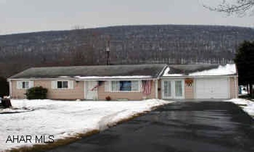 3 bedroom ranch home.  Possible delayed closing, as buyers are moving into new apartment complex in Bellemeade. 3 bedroom ranch home in good condition.  Possible delayed closing, as buyers are moving into new apartment complex in Bellmeade. To be available May/June