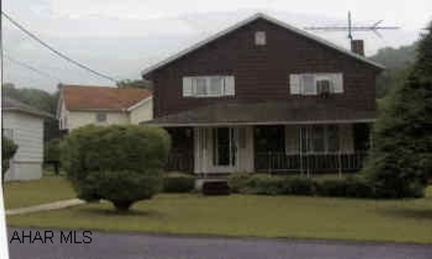 Well maintained home. Utility shed. Home is in Amsbry.