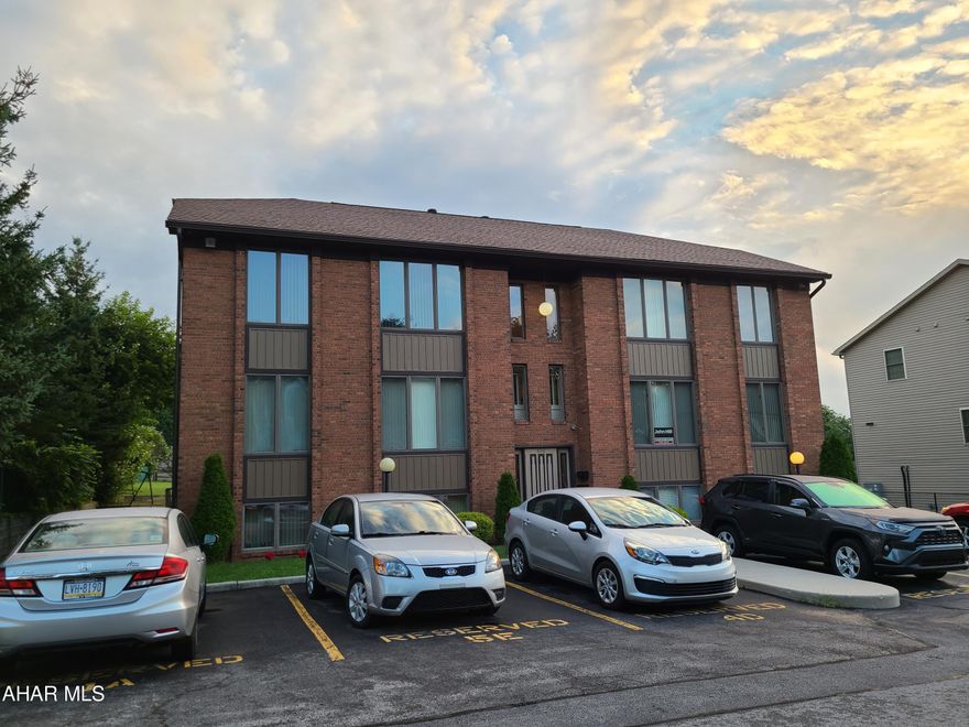 Open House, Sunday, 9/4/22, 12-2 p.m. Super condo for the price! This 3rd-floor unit includes a kitchen, living room, dining room, 2 spacious bedrooms, 2 full bathrooms, a laundry area, and a spacious 3-season room. The window treatments are included. This secured, brick building has 6 units..2 on each of the 3 floors. The HOA monthly fee is $100 which includes trash, outside lighting, building insurance, grass cutting and snow removal. New gas water heater (2020), newer roof (2019) and a fenced back yard. One marked space per unit and use of 2 visitor spaces for the entire building. Prior to scheduling an appointment, call to inquire about the association by laws.