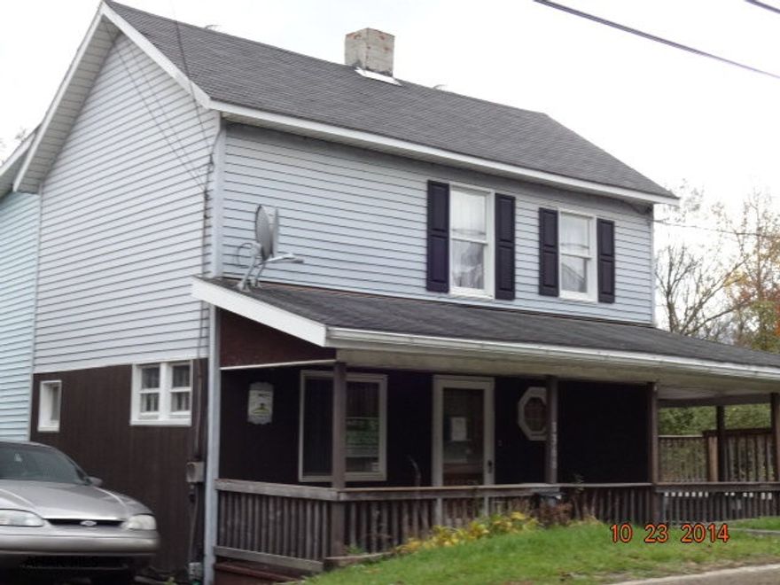 This property is to be placed in an upcoming event.  All bids should be submitted at www.homesearch.com (void where prohibited). Submit any offers received pre-event (or post-event) to sales@homesearch.com.   All pre-event or post-event offers will be reviewed and responded to within 3 business days.  All properties are subject to a 5% buyer's premium pursuant to the Event Agreement and Terms & Conditions (minimums will apply).  Please contact listing agent for details and commission paid on this property. Bid 11/22/2014 to 11/24/2014 at www.homesearch.com