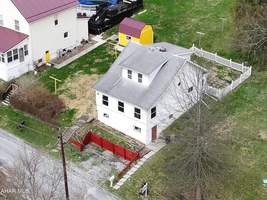 Unlock the potential of this classic home nestled in the heart of scenic Mineral Point. Perfect for investors, DIY enthusiasts, or anyone looking for a project, this property offers a unique chance to restore and customize a space to your taste.


Inside, you'll find a classic layout with plenty of natural light and original features waiting to shine again. The layout provides endless possibilities for renovation and redesign. With a bit of vision and TLC, you can transform this home into a wonderful country home or a profitable investment.

Located in a quiet, friendly neighborhood, you'll enjoy the peaceful surroundings while being just a short drive the local school, shops, and major roadways like Route 271.