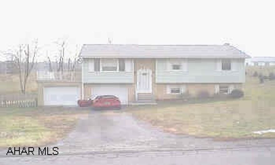 Bilevel on corner lot across from Chestnut Ridge Middle School.  3 BR, 2 BA, Formal DR - new oak kitchen.  Lot 165x180 - E. St. Clair Township. Bilevel on corner lot across from Chestnut Ridge Middle School.  3 BR, 2 BA, Formal DR - NEW oak Kitchen.  Lot 165x180 - E. St. Clair Township.  Oil Forced Air and Electric Heat.