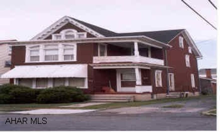 Could be Duplex or Single Family. Hasn't been rented as a duplex for 20 years.