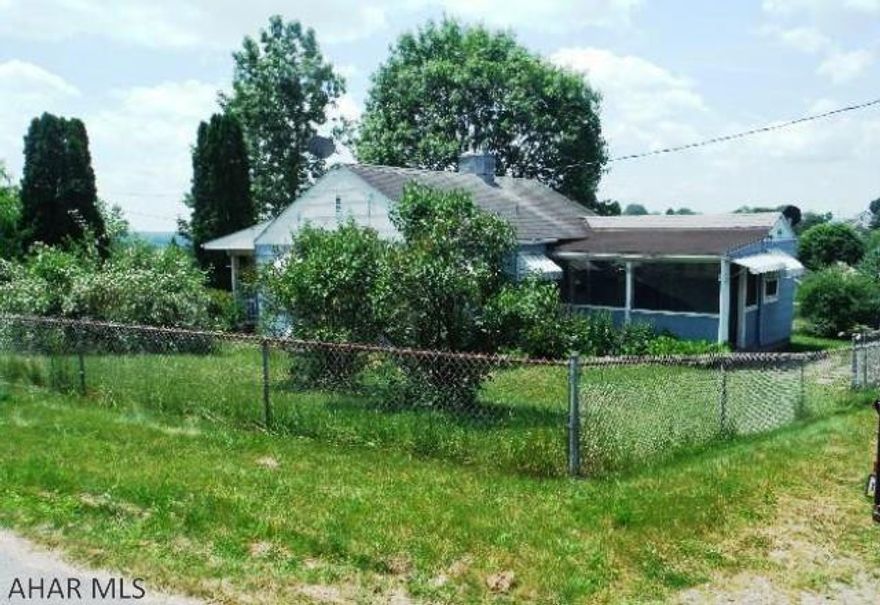 The property at 212 Coldren St, Johnstown, PA is a Residential Single Family property with 2 bedroom(s) and 1 bathroom(s), built in 1950 and is 814 square feet. Live bidding is ACTIVE for this property, sold in "as is" condition without warranties. Any contingencies are at the sole discretion of the seller and will be outlined during the bidding process. Place your bid now! www.hubzu.com