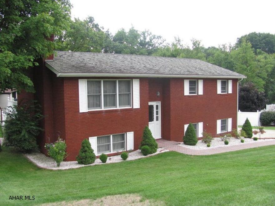 Ebensburg- Crestwood Estates-Well maintained 3BR, 1   brick bi-level on a 100 x150 lot. Gas hot water BB heat w newer furnace. Gas fireplace. Priced to sell.