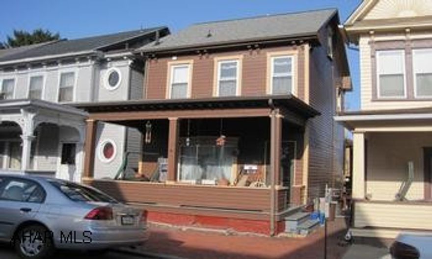 INVESTORS DELIGHT--WELL MAINTAINED HOME WITH LONG TERM TENANTS.  THIS PROPERTY HAS NEWER ROOF, FURNACE, & EXTERIOR PAINT.  GREAT INVESTMENT OPPORTUNITY. LONG TERM TENANT PAYS $420 MONTHLY.