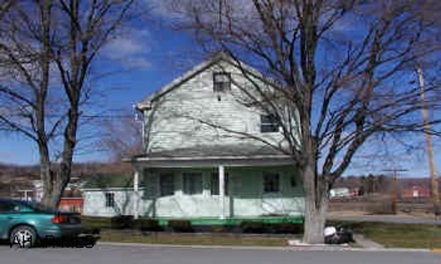 Nice 2 Story home with modern kitchen, separate garage.