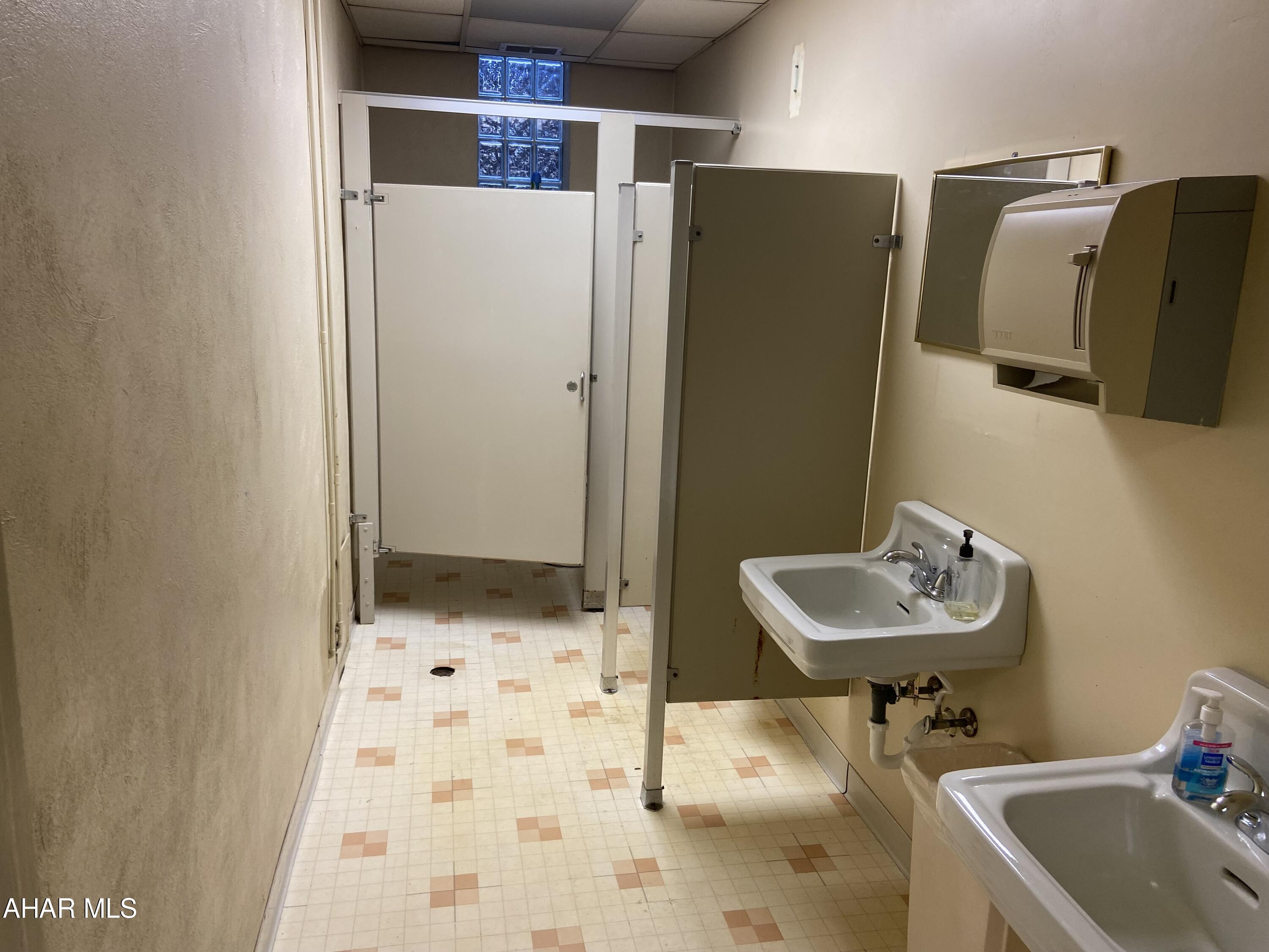 Juniata - Commercial Sale