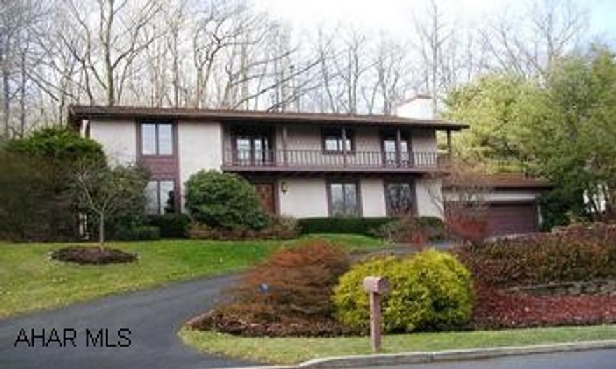 MEDITERRANEAN STYLE 2 STORY FEATURING 4 BEDROOMS, 2.5 BATHS ON A GORGEOUS LOT. NEW HOT WATER HEATER. LOVELY MEDITERRANEAN STYLE 4 BEDROOM, 2.5 BATH HOME ON A BEAUTIFUL WOODED LOT. NEW HOT WATER HEATER.