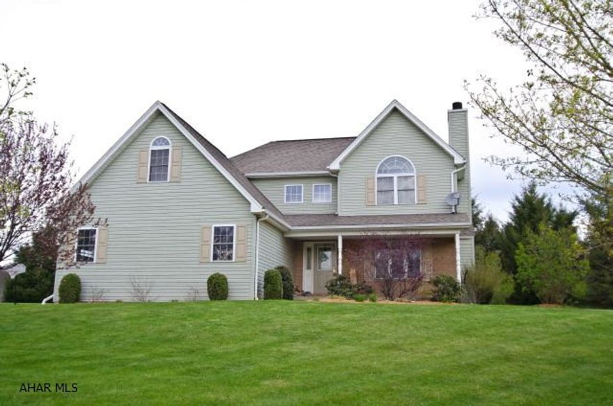 What a Beautiful, Spacious, Like-new 3 BR, 2.5 Bath Vinyl 2 sty-built in 2001, lg. Master Suite/Bonus Rm, CA, 2 car Att. garage-1 acre lot-Great Neighborhood-Must See