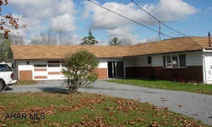 1 STORY WITH INGROUND POOL. DEAD-END LANE. 2-10A-8-C & 2-10A-8-2 TO BE SOLD AS 1 PROPERTY= 2 ACRES. SHARED LANE.