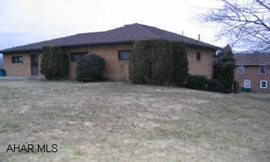 A SPACIOUS, SOLID BRICK OFFERING OPEN FLOOR PLAN ON TO DECK.  SUNKEN LIVING ROOM, STONE FIREPLACE, FORMAL DINING ROOM AND WET BAR.  NEWER KITCHEN.