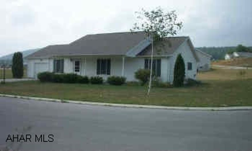 Nice 4 year old, 3 Bedroom, 2 Bath one story on large lot, oak kitchen, central air, deck, 1 car attached garage. Nice 4 year old, 3 Bedroom, 2 Bath one story on large lot, oak kitchen, central air, deck, 1 car attached garage.