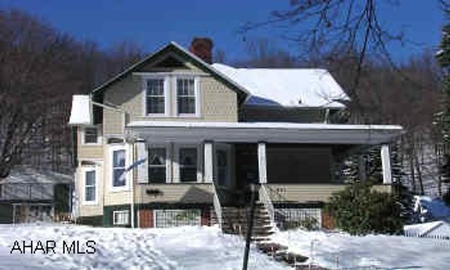 SALE CONTIGENT UPON SELLER FINDING SUITABLE HOUSING.  SOME NEW WINDOWS, NEW FURNACE. SALE CONTIGENT UPON SELLER FINDING SUITABLE HOUSING.  SOME NEW WINDOWS, NEW FURNACE, NEW ROOF.   DOUBLE STAIRWAY.  PRIVATE CORNER LOT.  60X150 & 100X167.  ONE GAS FIREPLACE, TWO ORNAMENTAL FIREPLACES.  2 PEACH, 2 APPLE, 2 PEAR TREES AND A GRAPEVINE.  ENCLOSED BACK PORCH.  WASHER ON 1ST FLOOR.