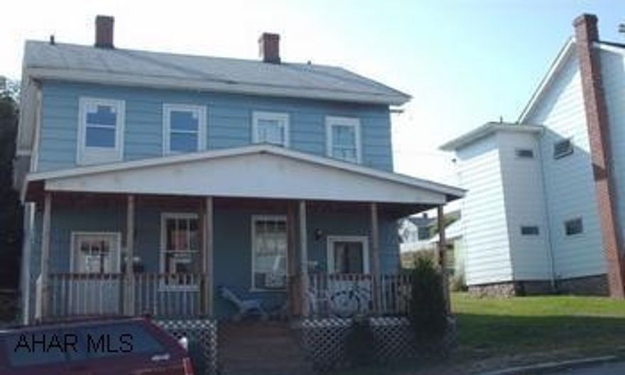 Duplex two 2 bedroom units. Great cash flow! fully rented, current rental certificate. Tenants pay all utilities. Call Aaron @ 207-6267