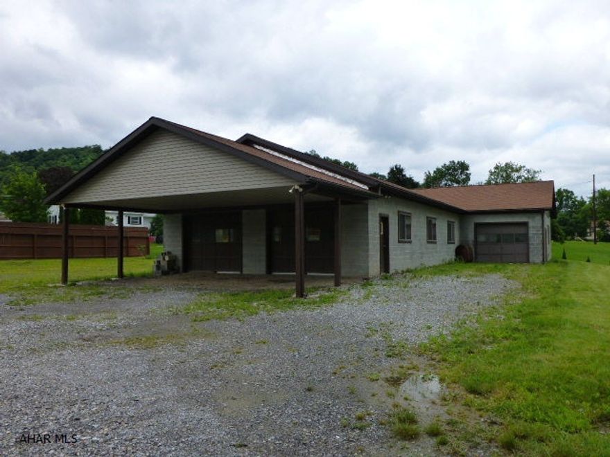 Garage/storage. 3,000 Sq. Ft building w/3 garage doors 10' ceilings. Building has 200 amp electric with oil forced air heat. If you need storage or a working auto repair this is it.