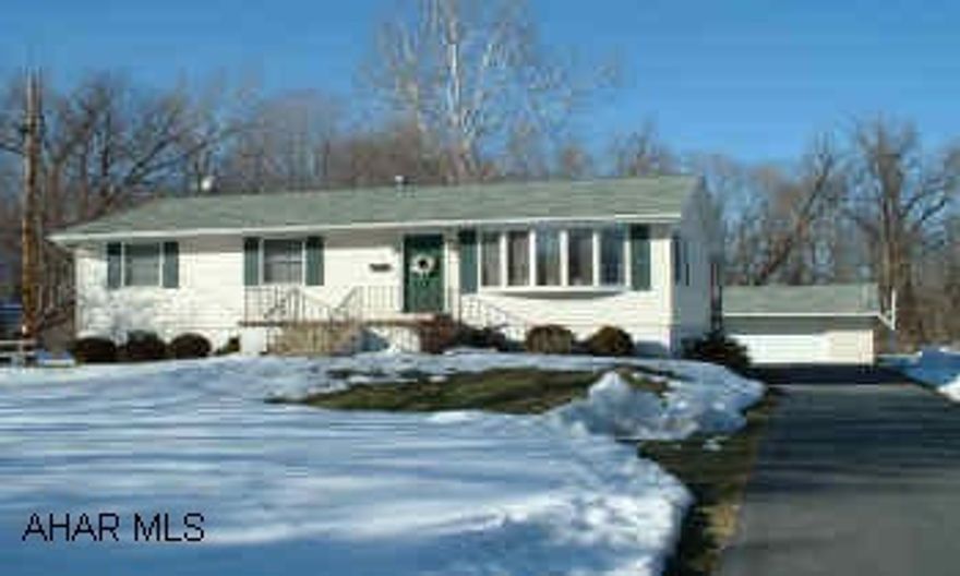 SINGLE STORY LOCATED ON A NICE LOT IN HOLLIDAYSBURG SCHOOLS.  FAMILY ROOM, COVERED PATIO AND MORE, LARGE YARD, WELL MAINTAINED, BRIGHT AND SUNNY.