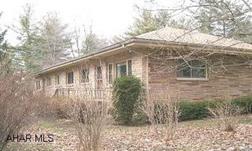 ONE STORY DWELLING.  2 UNITS.  COMMERCIAL OPPORTUNITY. INCREDIBLE OPPORTUNITY ON EAST PLEASANT VALLEY BLVD (NEAR NATURAL GAINS). ONE STORY DWELLING.  2 UNITS.  COMMERCIAL OPPORTUNITY.  1.03 ACRE.  NEW ROOF.  4200SF (DOUBLE HOUSE) 2 BEDROOMS ON EACH SIDE.  1 GAS METER / 2 ELECTRIC METERS.  GREAT LOCATION OFF RTE 220, BELLMEADE AREA.