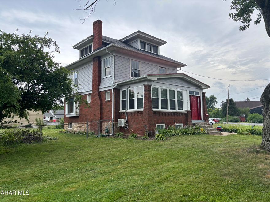 Great neighborhood-close to everything! Classic 2.5 story brick in move in condition.  Nice flat fenced in yard, super nice enclosed ,heated porch.  A well cared for 4 BR, 1.5 BA.
Be sure to check this one out.