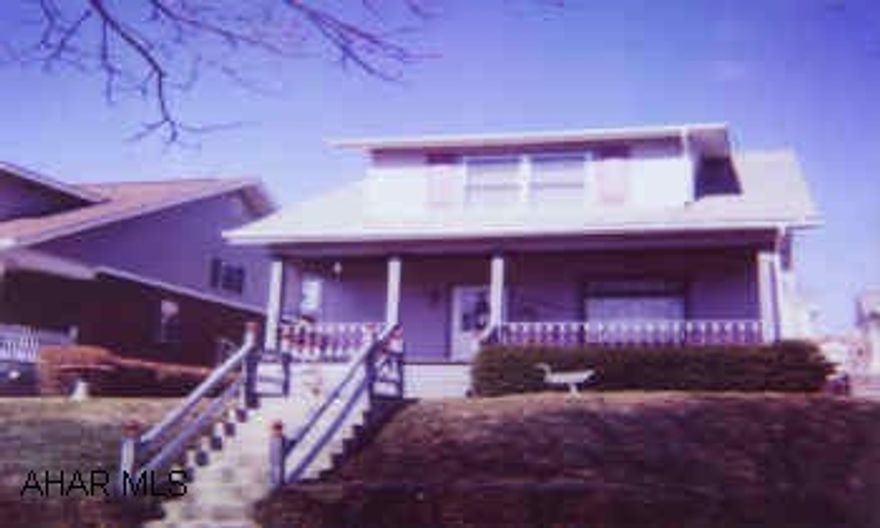 VINYL SIDED TWO STORY. VINYL SIDED TWO STORY IN FAIRVIEW. NEW SIDING, WINDOWS AND BEAUTIFUL OAK KIT. COPPER PLUMBING, UPDATED ELECTRIC. CRAFT ROOM IN BASEMENT. OFF STREET PARKING.