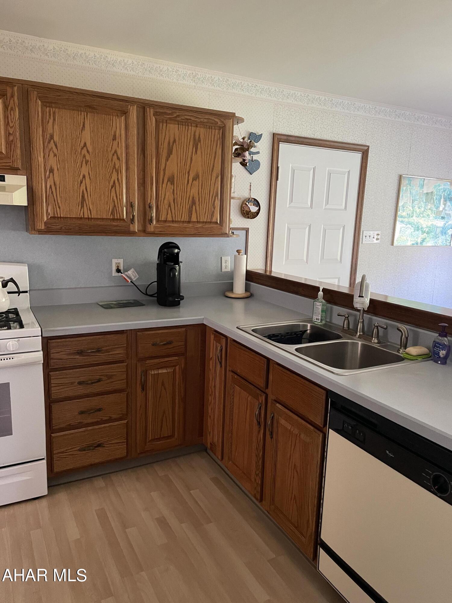 Lakewood Manor - Residential