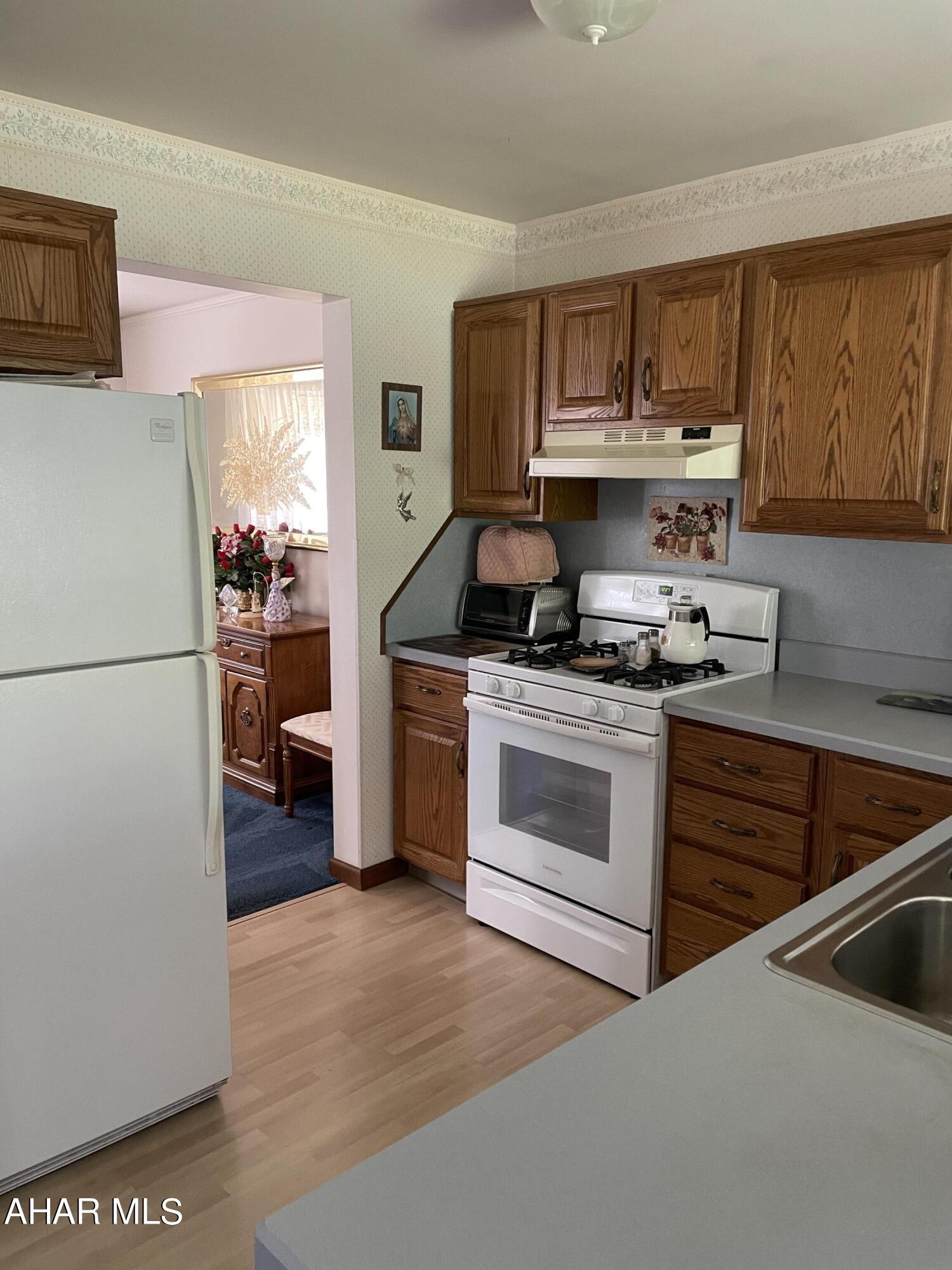 Lakewood Manor - Residential