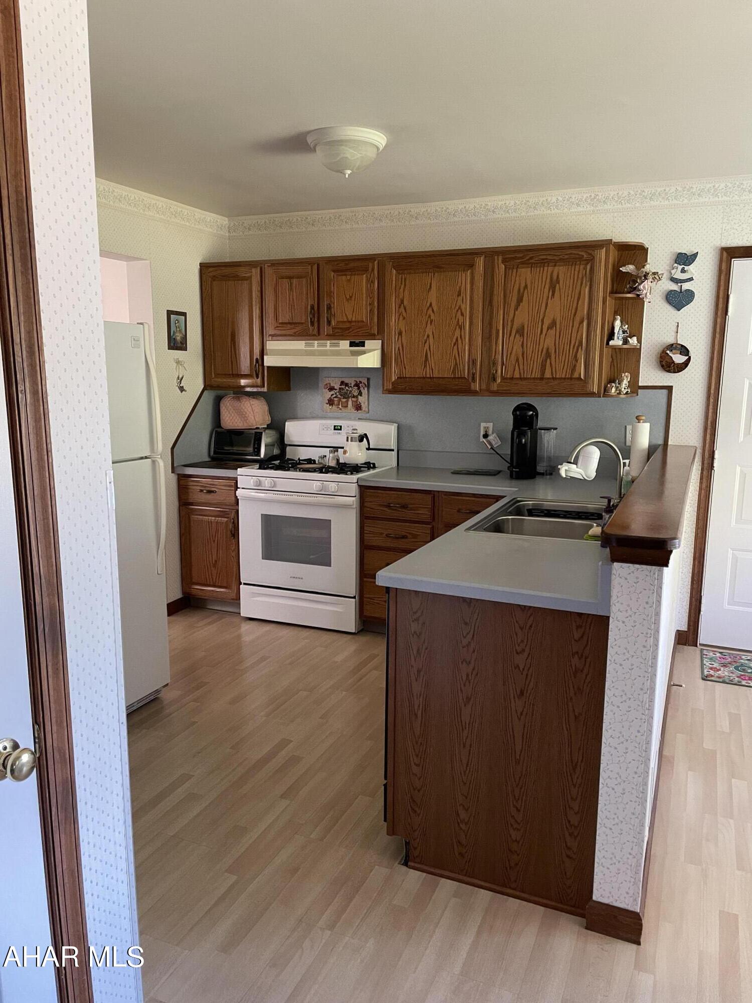 Lakewood Manor - Residential