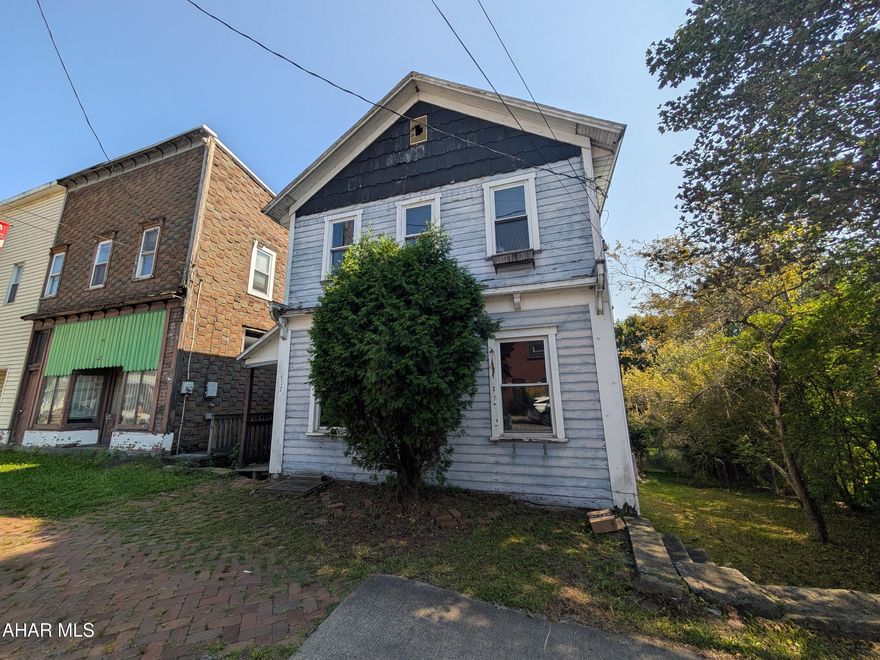 Patton 2 story in need of TLC. No showings permitted. Please contact listing agent for additional information. PROPERTY IS BEING LISTED SIGHT UNSEEN (LSU). NO SHOWINGS ALLOWED AND NO
INTERIOR ACCESS DUE TO HEALTH AND SAFETY CONCERNS. Buyer to pay any required municipal sewer testing and/or repair escrow.