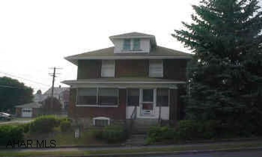 Well maintained 3BR Brick home on a double corner lot .  Must See!! Well maintained 3BR Brick home on a double corner lot .  Must See!!