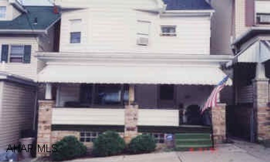 3 BEDROOM, MAINTENANCE FREE, NEWER CARPET, CENTRAL AIR, 2 CAR GARAGE, FENCED IN YARD.  CALL CRYSTAL FISHER 943-2470 FOR SHOWING.