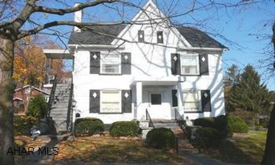 BRICK DUPLEX IN LLYSWEN. 2 BEDROOM, 1 BATH EACH, MODERN. LARGE CORNER LOT WITH OFF STREET PARKING. UPDATED BATH & KITCHEN WITH APPLIANCES. 2 FURNACES. BRICK DUPLEX IN LLYSWEN. 2 BEDROOM, 1 BATH EACH, MODERN. LARGE CORNER LOT WITH OFF STREET PARKING. UPDATED BATH & KITCHEN WITH APPLIANCES. 2 FURNACES.