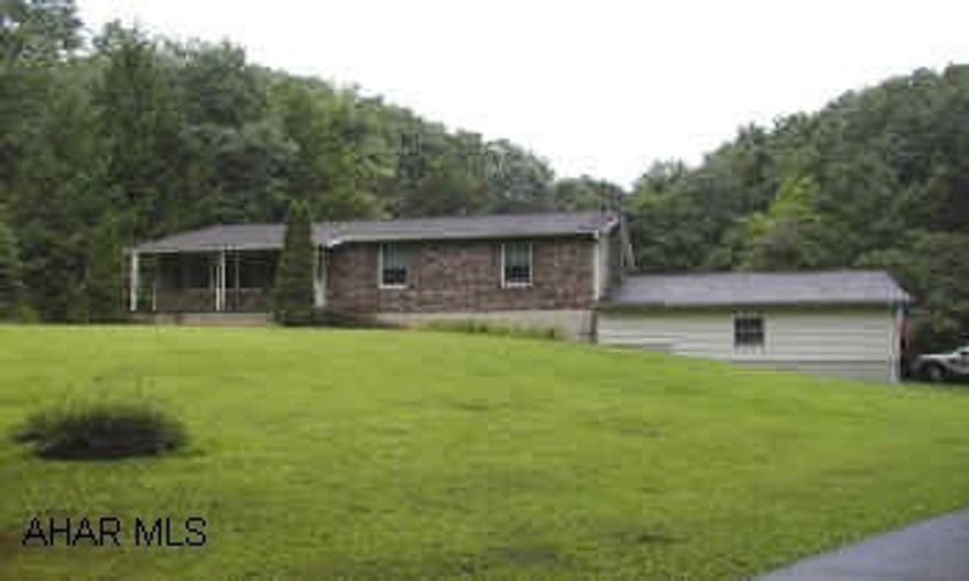 Adams Avenue to Decker Hollow Road.  Go 1.5 miles to Grazier Lane on the left.  Take Lane to first house.