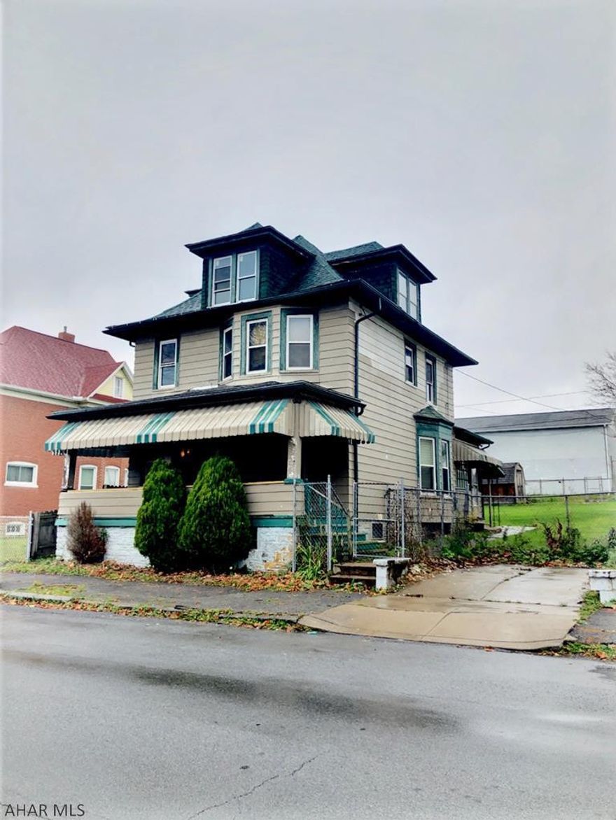 Hey Investors...Still looking for a winter project?? Here it is, the perfect project to work on over the winter and be ready just in time for the spring selling season! This spacious home has all the potential you need to make it amazing. Sitting on a double lot on a nice city block, off street parking, fenced yard, shed, and a new main roof. Mostly thermo windows, attic with heat, bonus room on the main floor where you can add a 2nd bathroom, 1st floor laundry and a covered patio. There are a lot of possibilities....See it today!