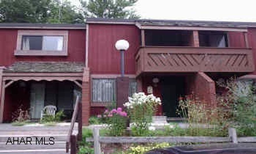 TWO STORY TOWNHOUSE, TWO BEDROOM ONE FULL BATH, WELL MAINTAINED, GREAT LOCATION MOVE IN CONDITION TOWNHOUSE GREAT LOCATION A MUST SEE.