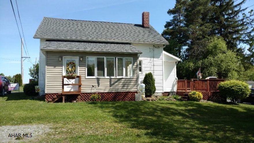 Move right in this spacious 3 bedroom home located outskirts of Lilly.Enjoy the quaint yard and country surroundings.