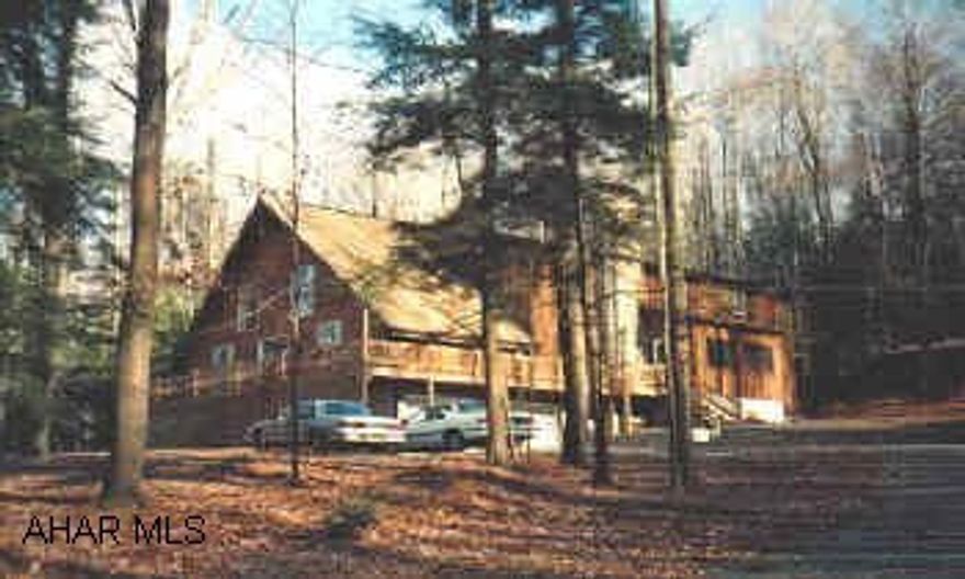 Exceptional 6 Bedroom, 4 1/2 bath home on approx 1 acre with boat house, pavillion, security system & more. Must be seen! Exceptional 6 Bedroom, 4 1/2 bath home on approx 1 acre with boat house, pavillion, security system & more. Must be seen ! Buyers must be prequalified- Gated community, Call Janet at 687-4713. 24 hour notice