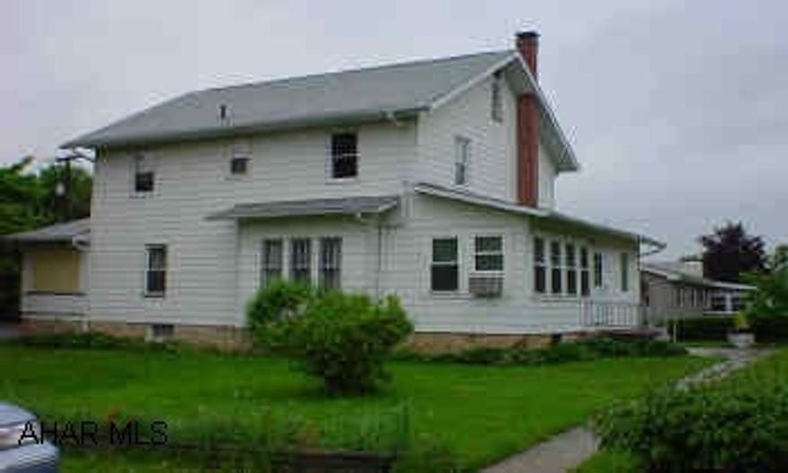 2 STORY FRAME, NEWLY VINYL SIDED, LARGE LEVEL LOT 105 X 274, TOTALLY RENOVATED, NEW CARPET 2 STORY FRAME, NEWLY VINYL SIDED, LARGE LEVEL LOT 105 X 274, TOTALLY RENOVATED, NEW CARPET