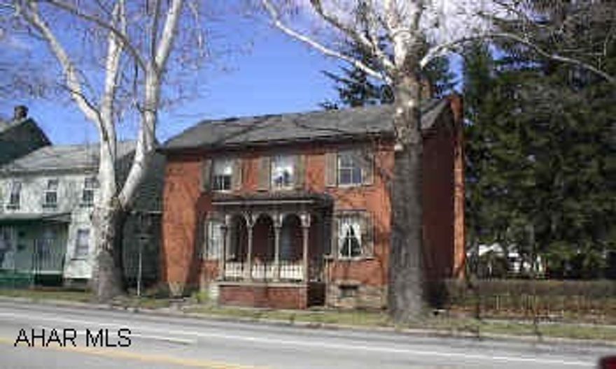 Spacious and lovely 3 bed, 1 1/2 bath brick. Newly painted interior, hardwood floors, large private yard- very charming. No showings till 4/4/05 Spacious and lovely 3 bed, 1 1/2 bath brick. Newly painted interior, hardwood floors, large private yard- very charming. No showings till 4/4/05