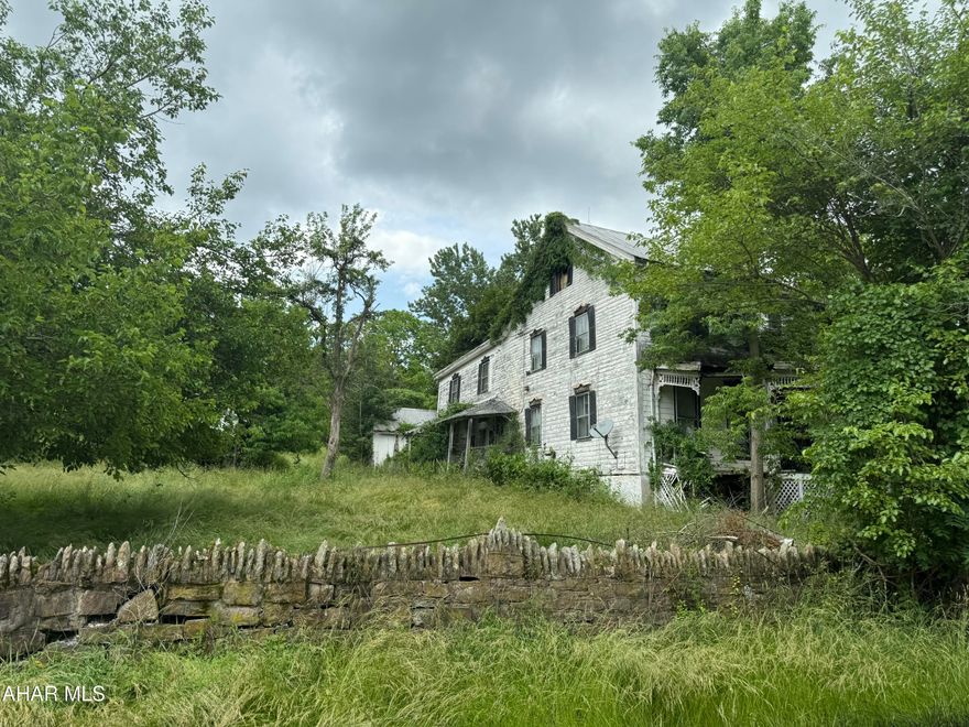 Are you looking for a restoration project or acreage to build your dream home?  Situated on 4 acres in a Turkey Valley this property has endless potential. Schedule your private tour and see what opportunity awaits!  Seller has no records or knowledge of septic/water.  It is unknown.