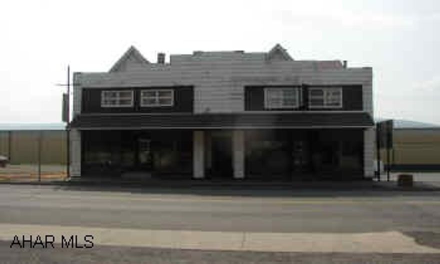 RETAIL STORE WITH 2 LARGE UPDATED APARTMENTS.  HIGH TRAFFIC AREA WITH OFF STREET PARKING. CURRENTLY USED AS RETAIL STORE WITH 2 SECOND FLOOR APARTMENTS.  THE SPACIOUS APARTMENTS INCLUDE KITCHEN APPLIANCES.  BUILDING HAS CENTRAL AIR AND NEWER FURNACES.  APARTMENT 618 INCLUDES WINDOW AC.  EXCELLENT OPPORTUNITY FOR NEW BUSINESS, HIGH TRAFFIC AREA.