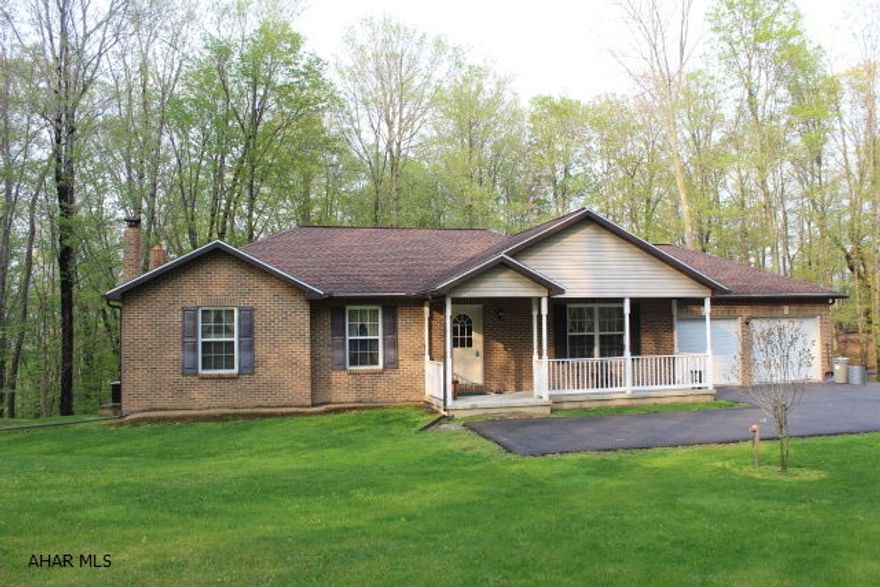 Looking for development living, yet the privacy that over 7 acres offers, this is it!  One story, 3 bedroom, 2 bathroom home in Park View Estates sitting on over 7 acres of beautiful wooded ground.  To see additional pictures, please check out the virtual tour!  Due to the private setting of this home, no drive by's please!