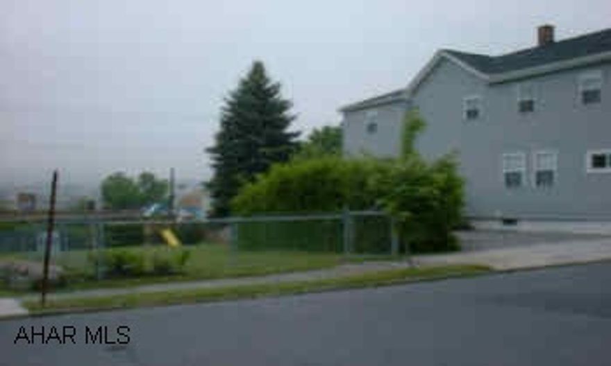 FULLY RENOVATED 2 STORY ON HUGE, FENCED LOT, NEAR SCHOOLS AND SHOPPING.