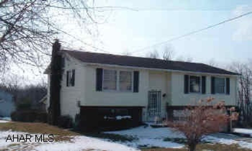 Very well maintained split entry on approx 1 acre. Built in shelving, family room in basement, sunroom, beautifully lasndscaped, partially fenced yard. 17 x 8 enclosed sunporch with wicker furniture.  shed  Very well maintained split entry on approx 1 acre. Built in shelving, family room in basement, sunroom, beautifully lasndscaped, partially fenced yard. 17 x 8 enclosed sunporch with wicker furniture.  shed