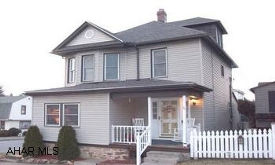 Gorgeous 2 story home! New roof, newer furnace w/central air. Logan Elementary. Gas only $45 a month on budget plan. Hurry to get your $8000 tax credit!