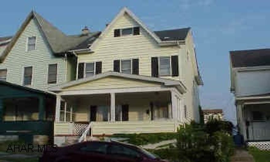 Large rooms, oversizsed 1 car garage, 1st floor laundry