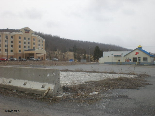 Unknown - Commercial Lease