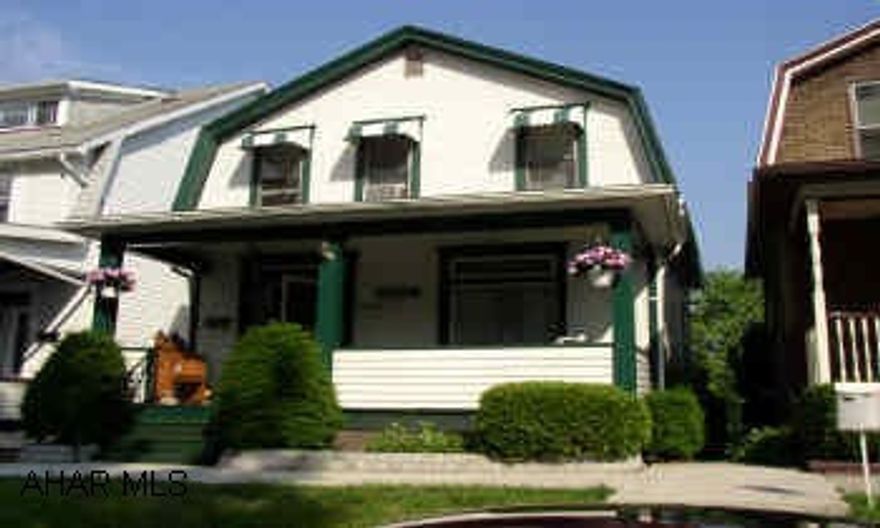 SEEING IS BELIEVING.  THIS HOUSE IS "SO" NICE.  LARGE LR AND DR, MODERN KITCHEN, PARTIALLY FINISHED BASEMENT, PLAY ROOM/DEN, CHANDELIER WILL BE REPLACED WITH ANOTHER ONE.