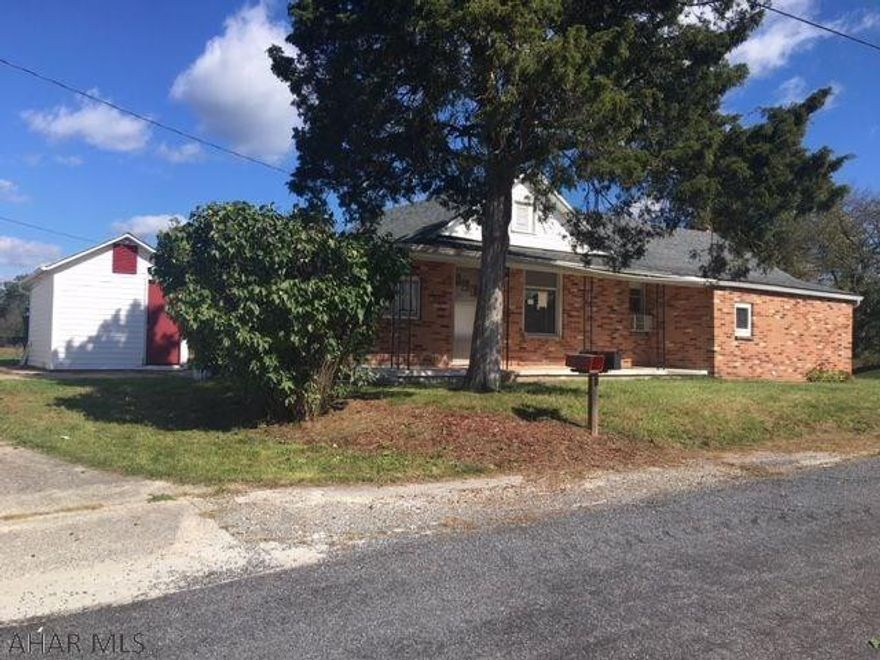 Cute, brick bungalow in country setting with outbuilding and garage. Nice views. Needs a little TLC.